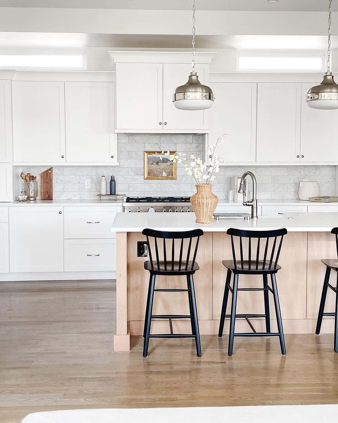 https://www.soulandlane.com/wp-content/uploads/2022/09/White-Modern-Kitchen-with-Wooden-Accents.jpg