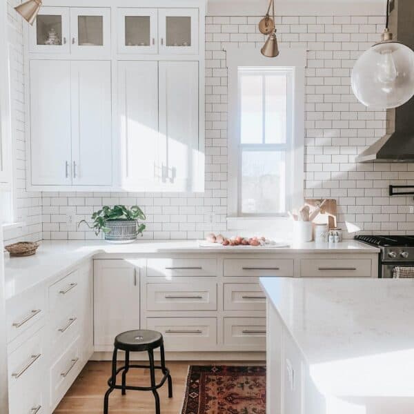 35 Ageless Ideas for White Subway Tile Backsplash