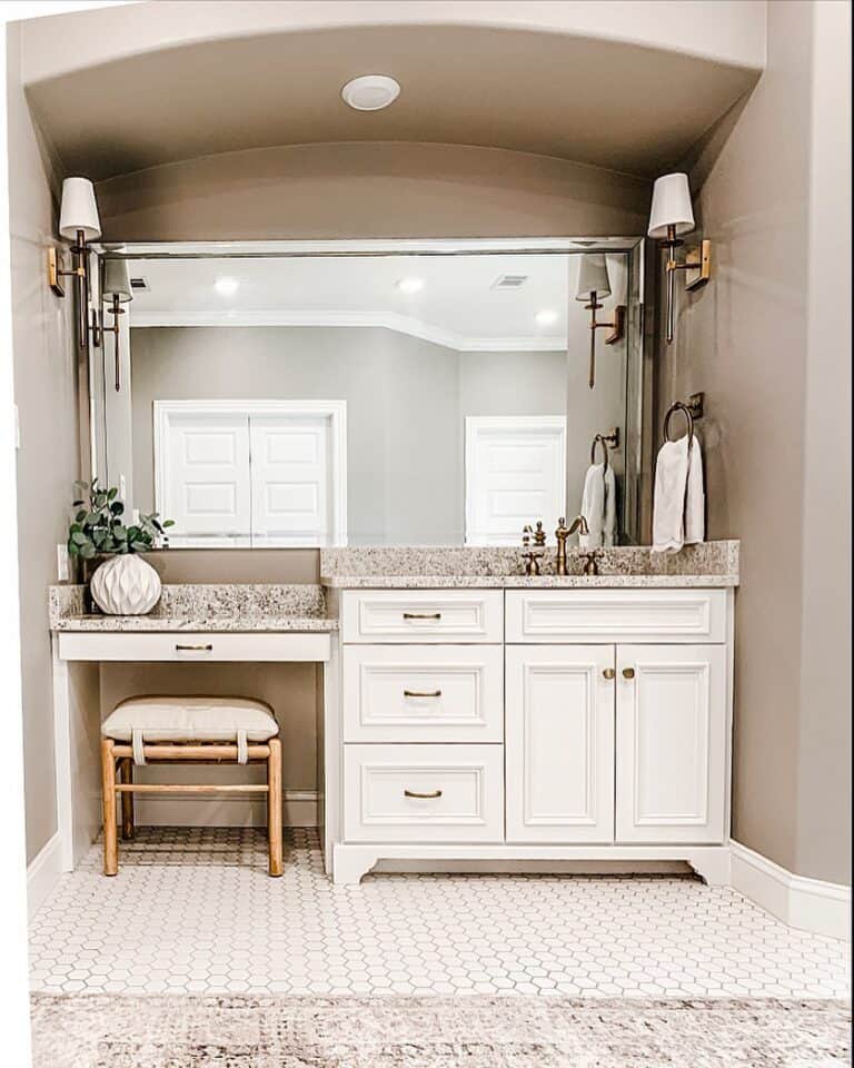 Alcove Wall with Vanity and Dressing Table