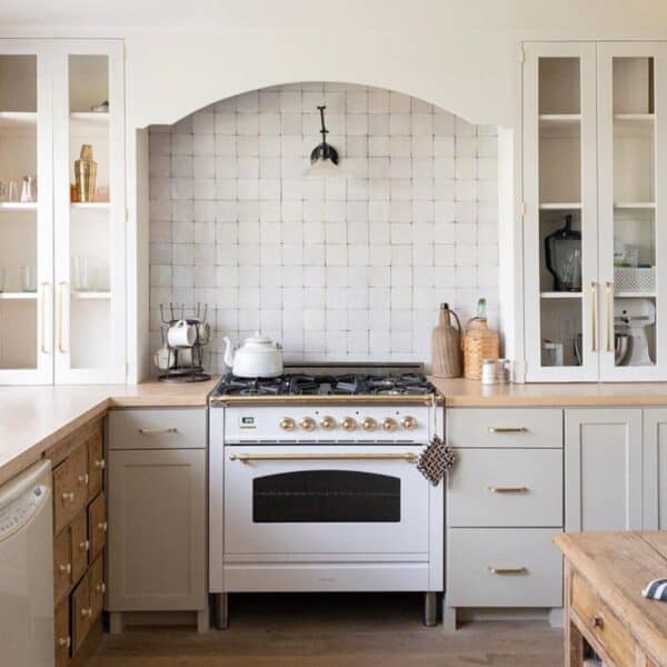 Arched Alcove with White and Gold Range Soul & Lane