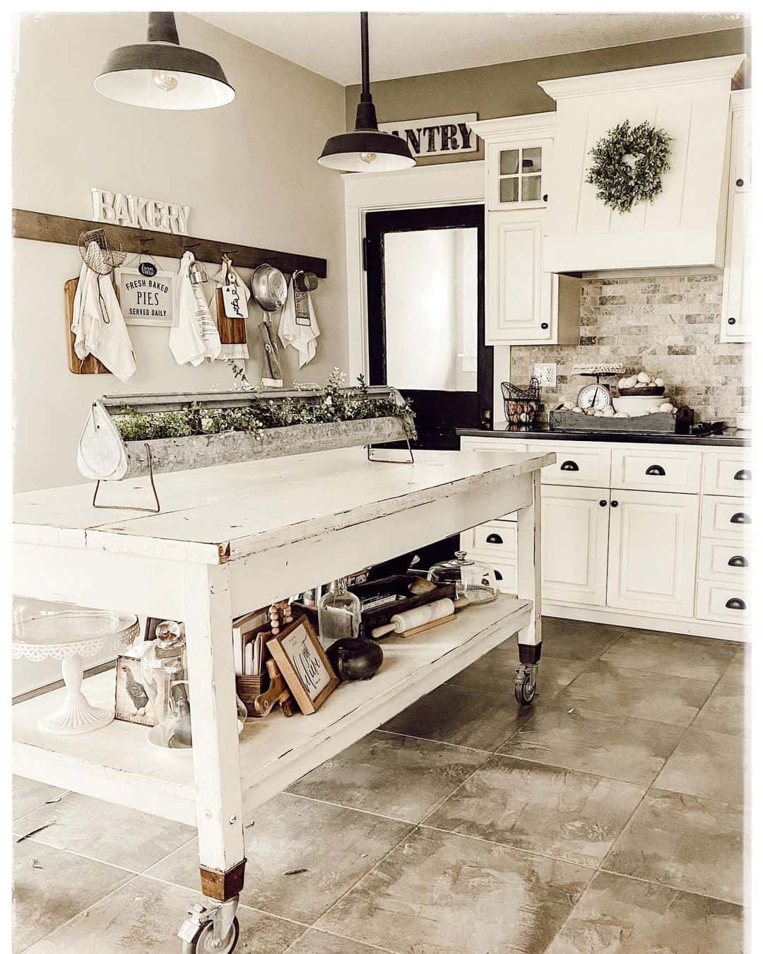 32 Farmhouse Pantry Doors to Inspire Your Next Project