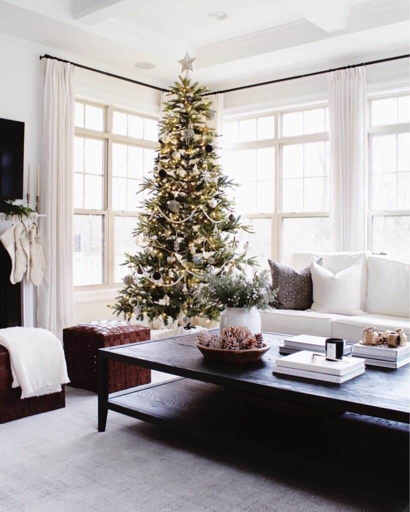 Black and White Living Room with Black and White Christmas Tree Decorations