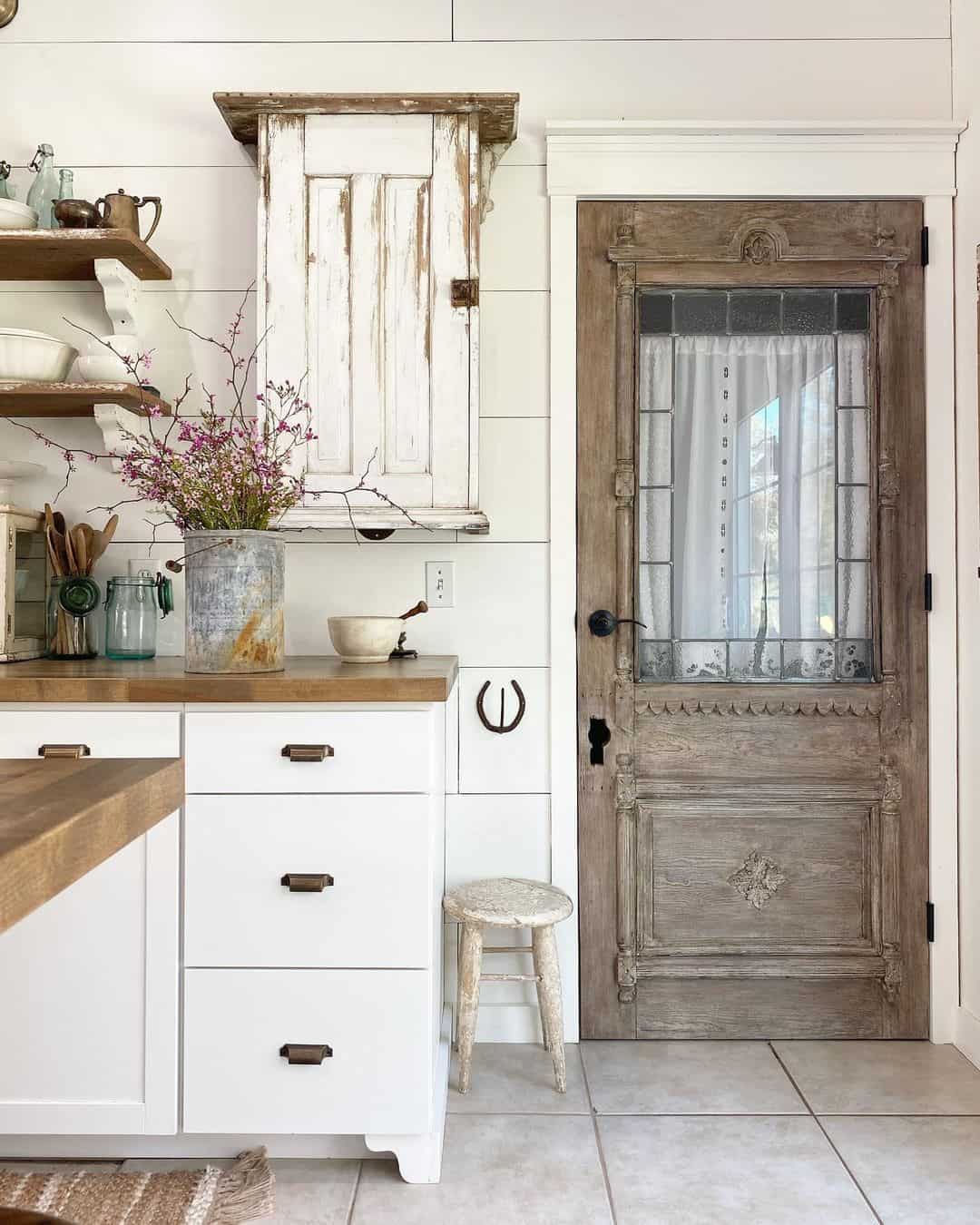 32 Farmhouse Pantry Doors to Inspire Your Next Project