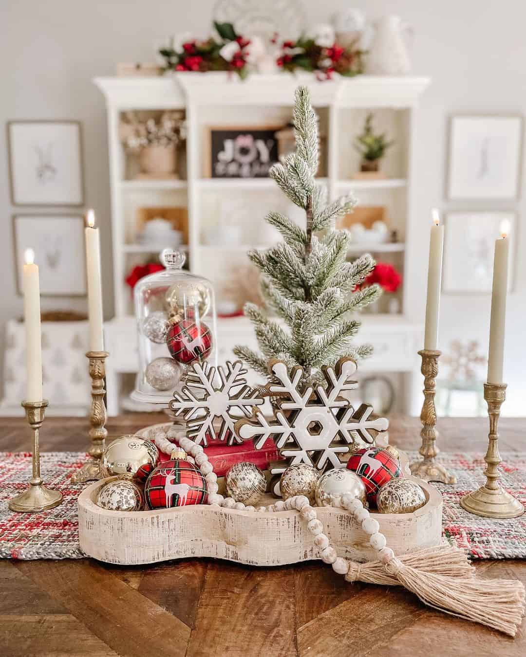 Centerpiece with Wood Christmas Decorations - Soul & Lane