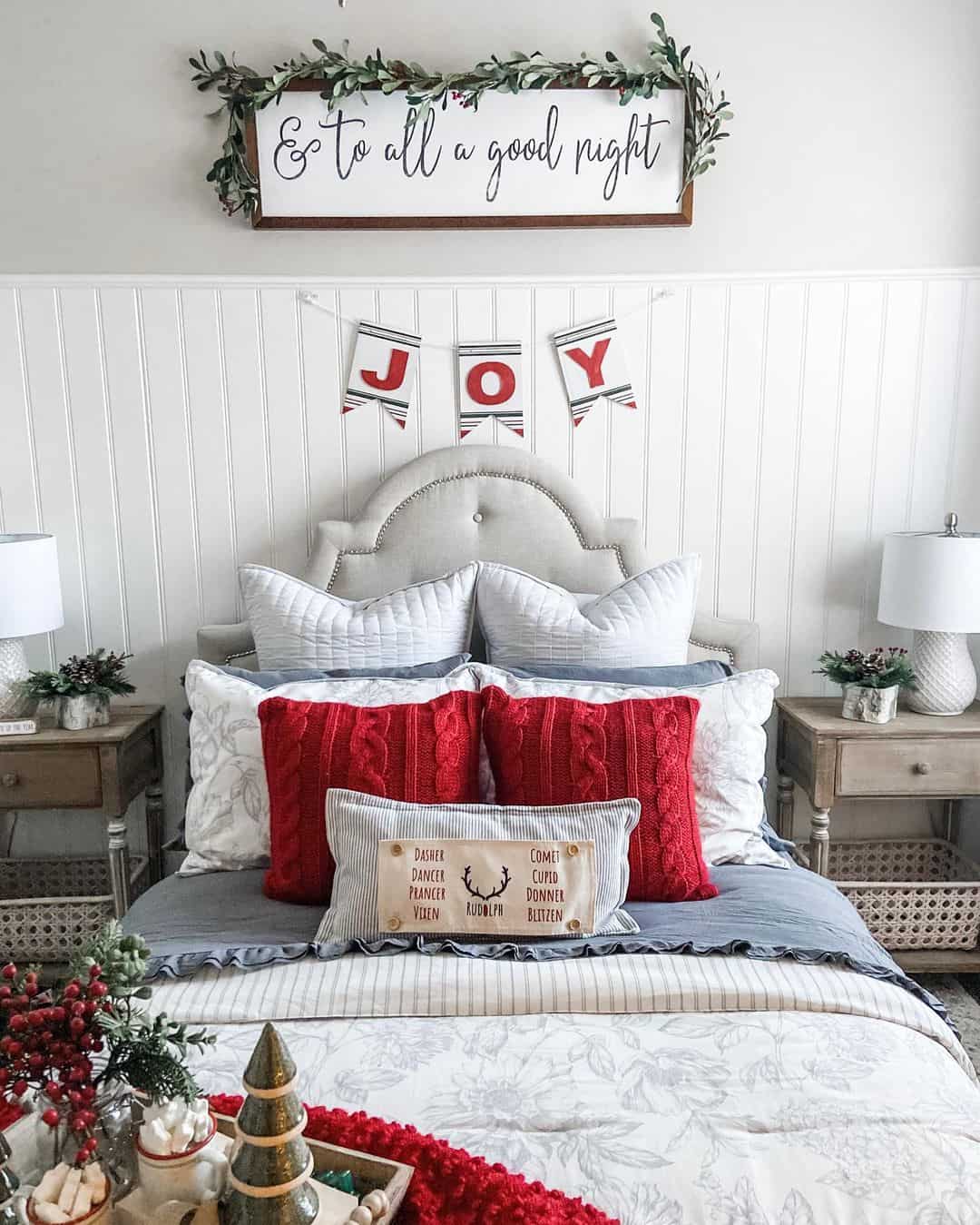 39 Christmas Bedroom Decor Ideas for a Bubbly Festive Feel