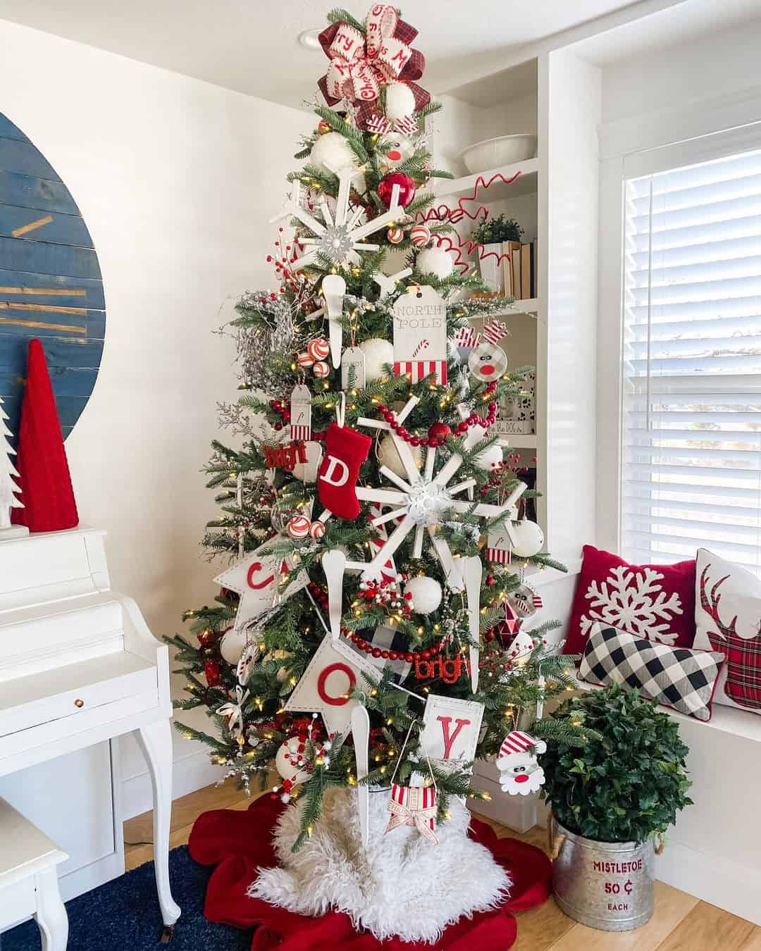 White Skirt for Christmas Tree with White Fur Garland - Soul & Lane