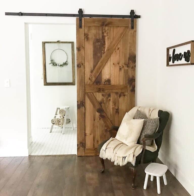 Farmhouse Bathroom Door and Décor Inspo