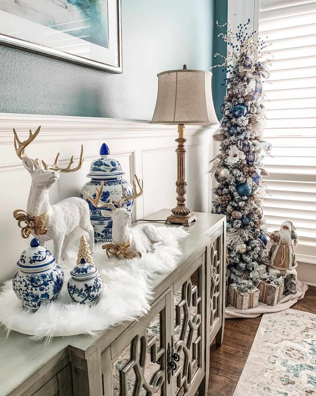 19 Blue Christmas Tree Decorations to Create A Winter Mood