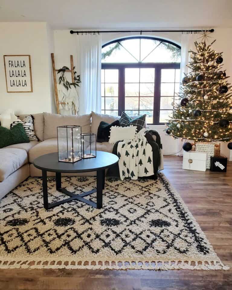 Holiday Round Coffee Table Decor