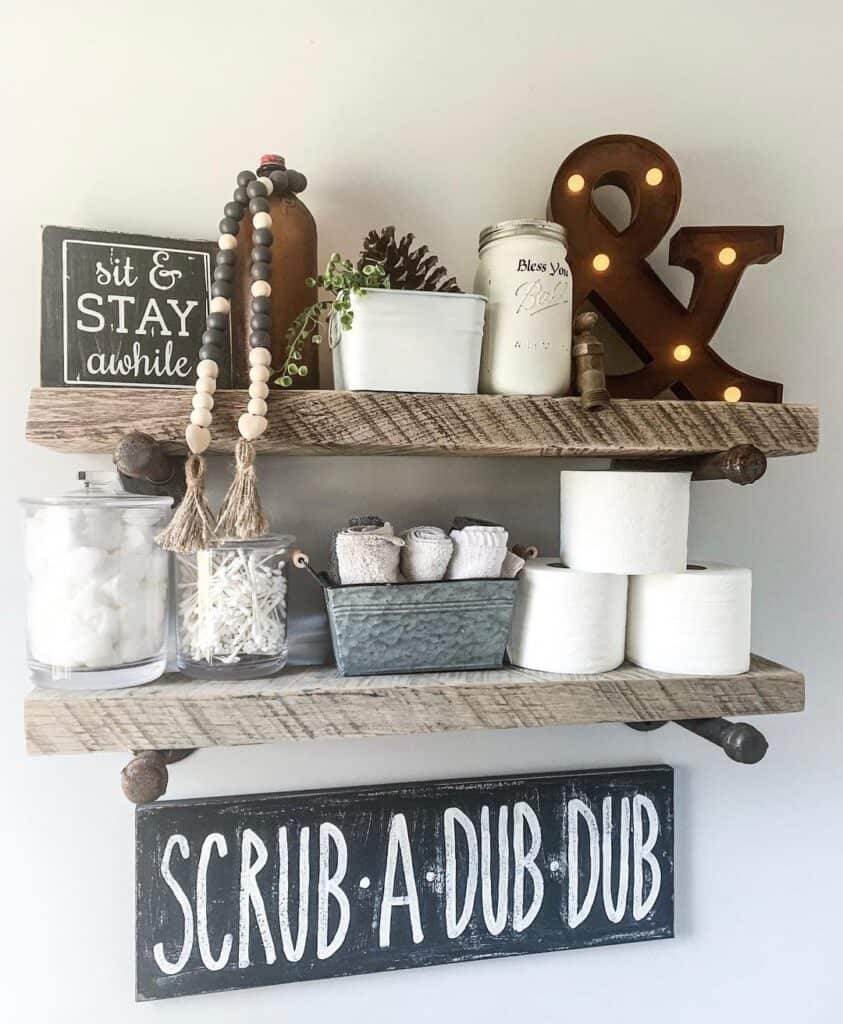 Ideas for Decorating a Bathroom Shelf