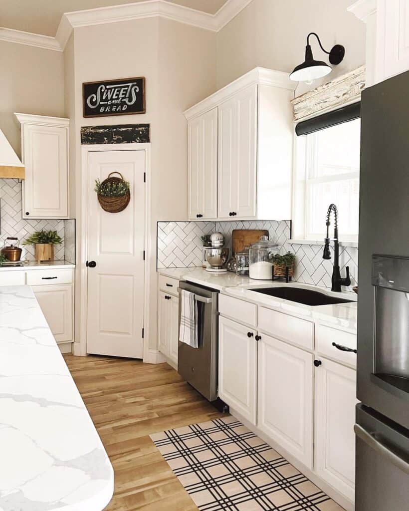 32 Farmhouse Pantry Doors to Inspire Your Next Project