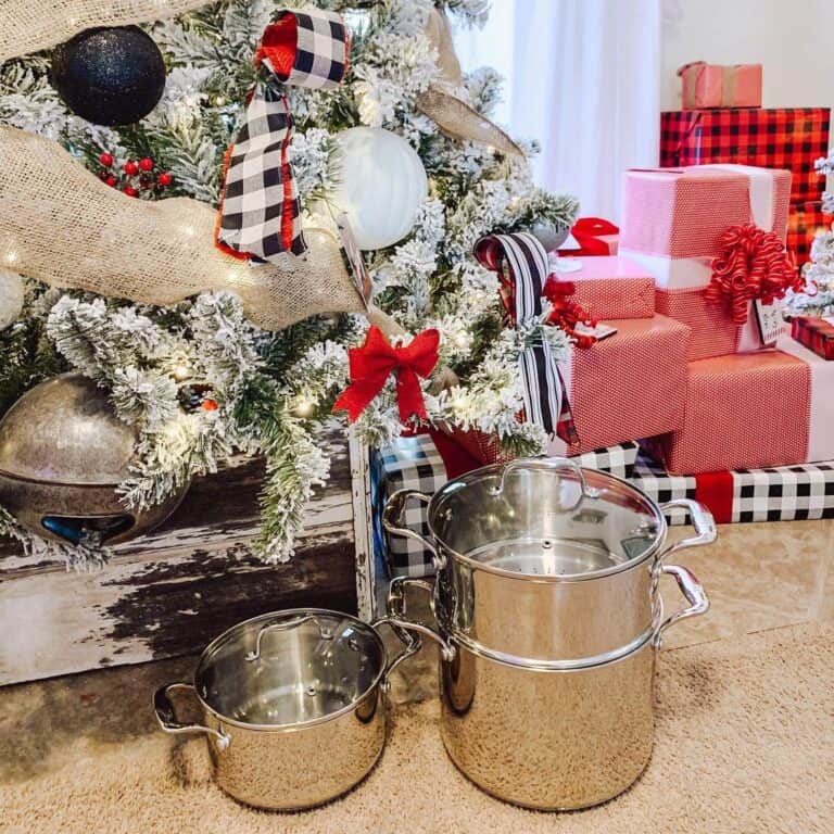 Plaid Decorations and Matching Gift Wrapping