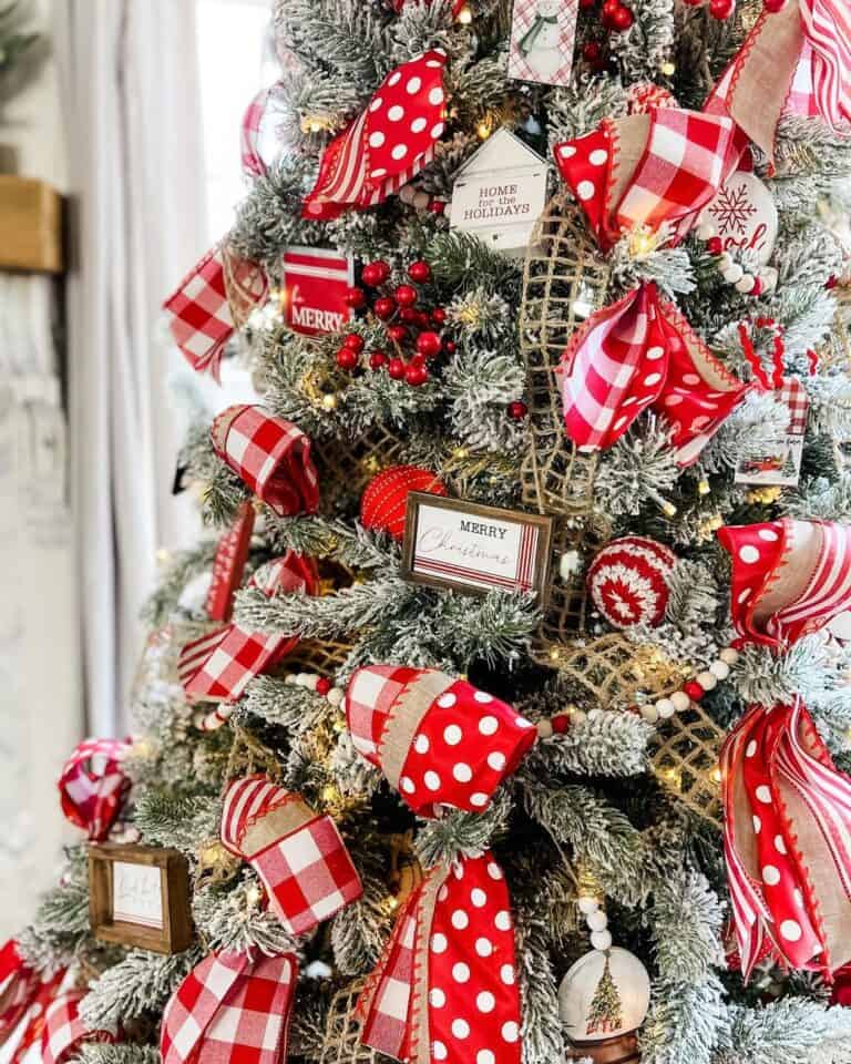13 Stylish Burlap Ribbon Christmas Tree Ideas for December