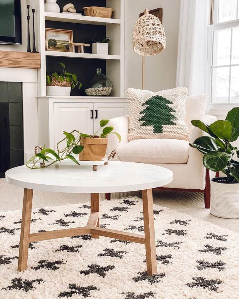 Simple and Natural Round Coffee Table Decor