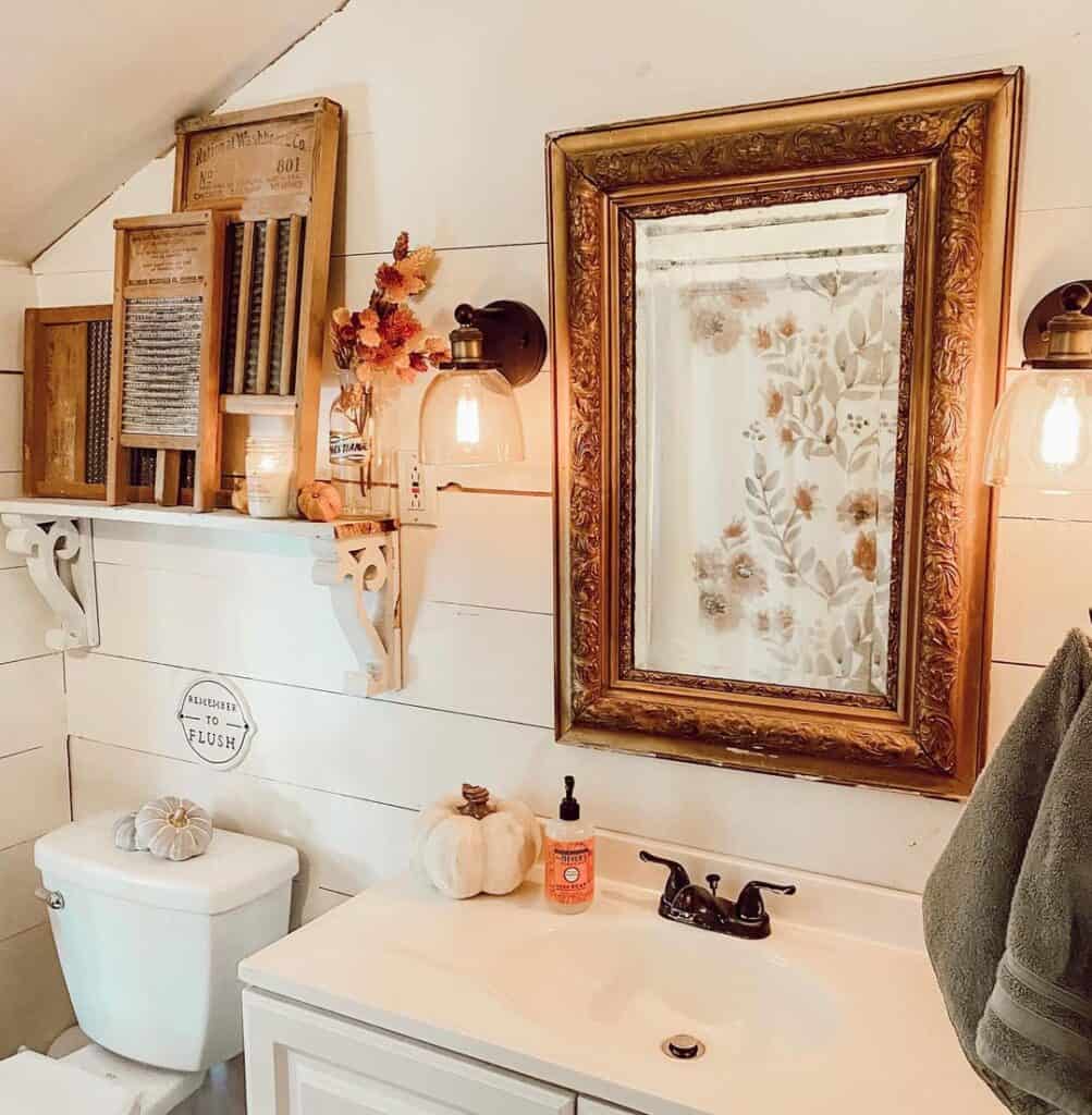 Vintage and Fall Inspired Bathroom Décor