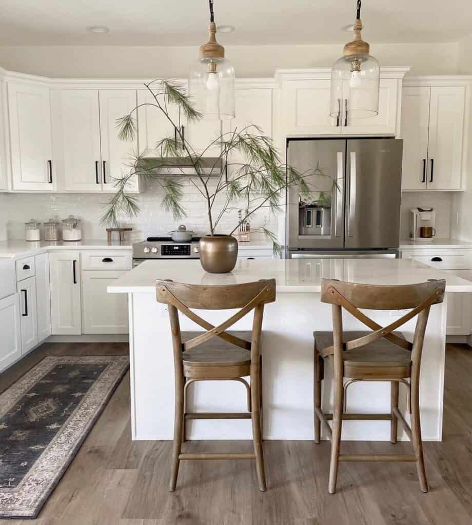 White Kitchen Cabinet Crown Molding on White Walls