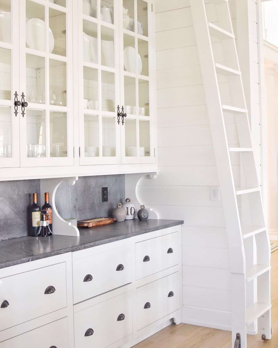 White Kitchen Hutch with Upper Soul & Lane