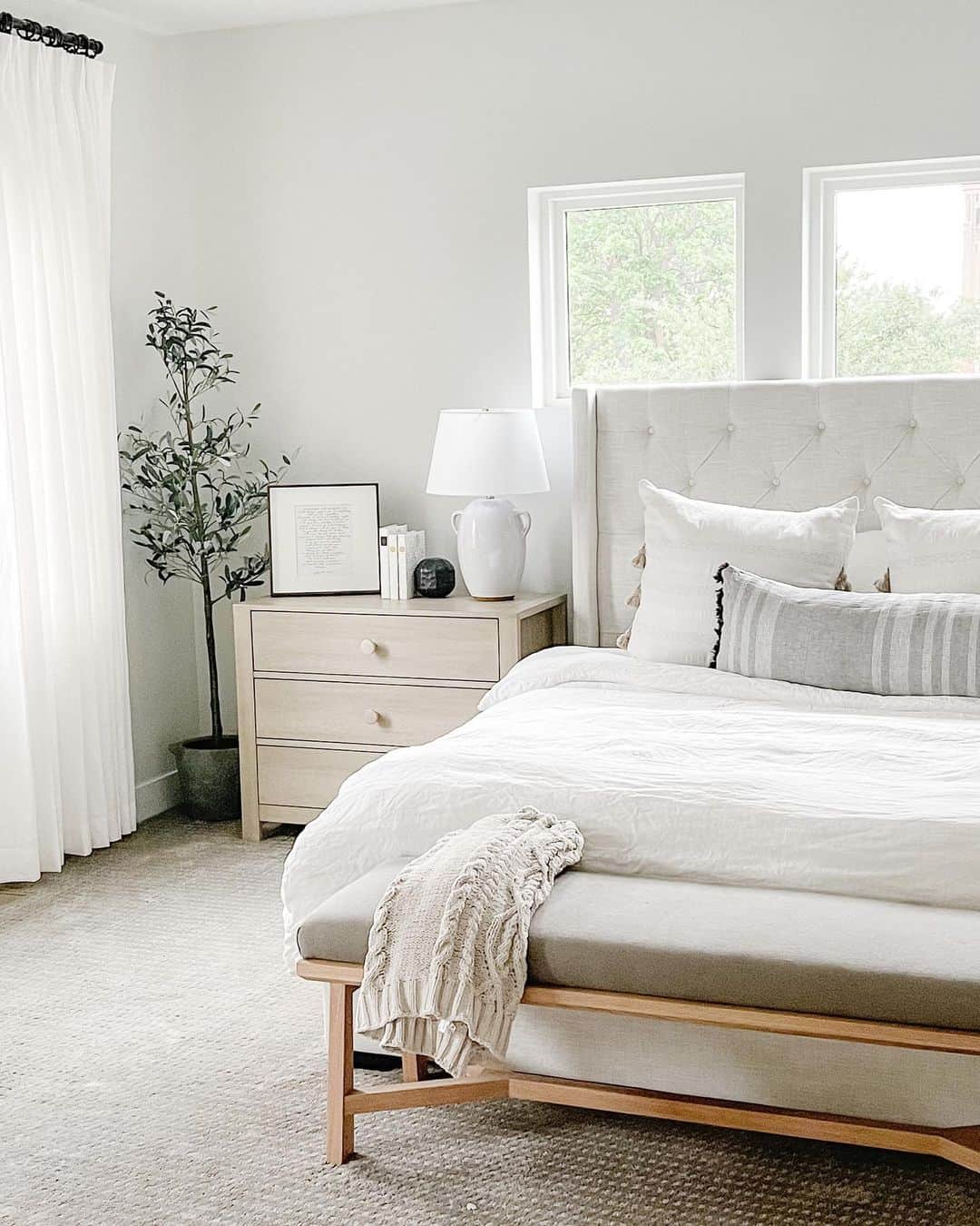 29 Incredible Ways to Use a Tufted Headboard In Your Bedroom
