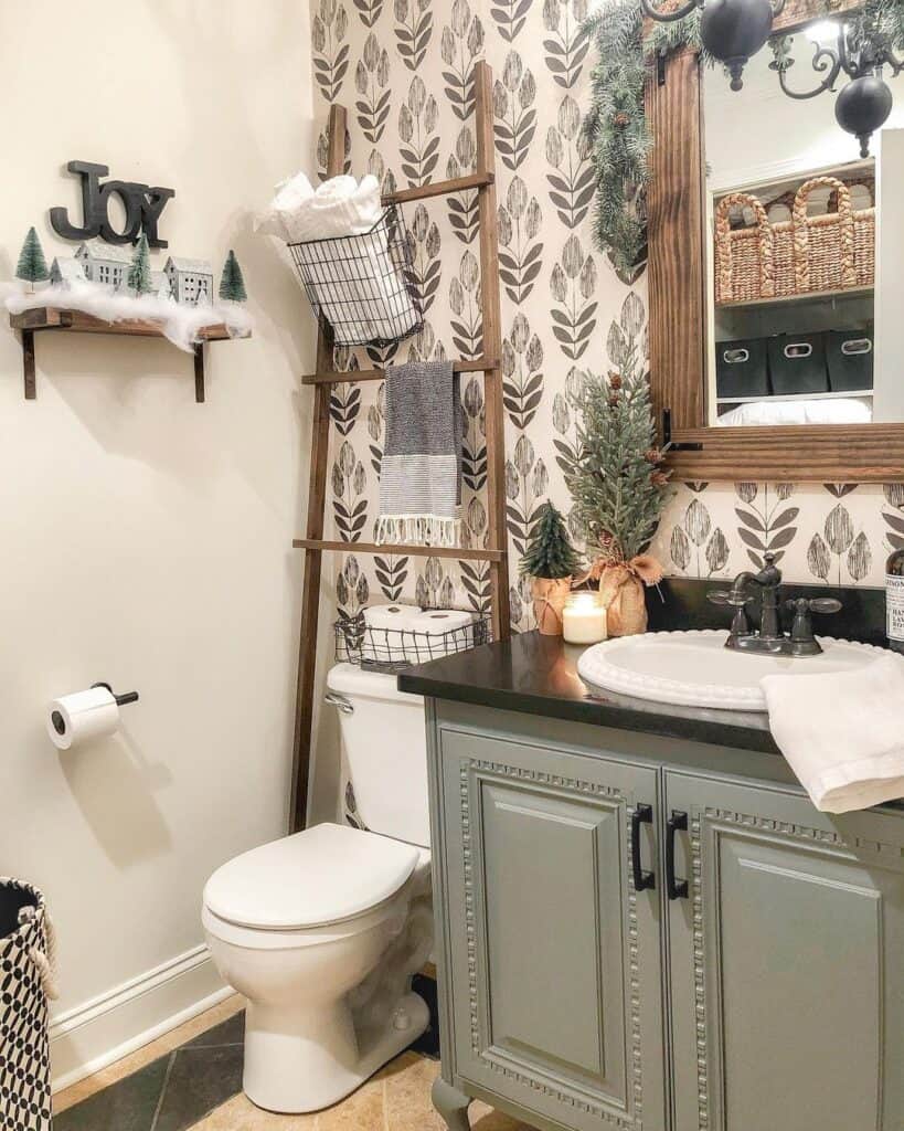 Bathroom Towel Rack Decorating Ideas on Ladder