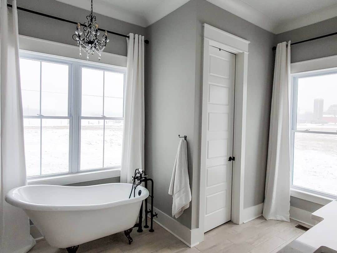 20 Bathroom Window Curtains to Spice Up Your Space
