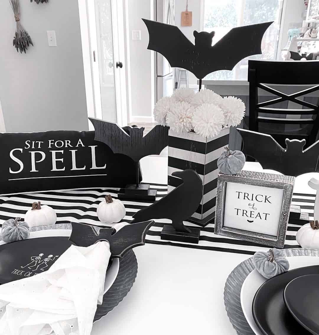 33 Brilliant Black and White Centerpieces to Decorate a Table