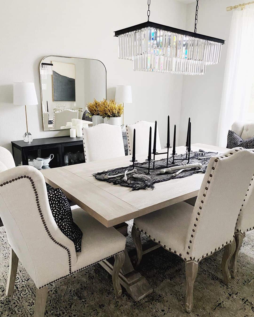 33 Brilliant Black and White Centerpieces to Decorate a Table