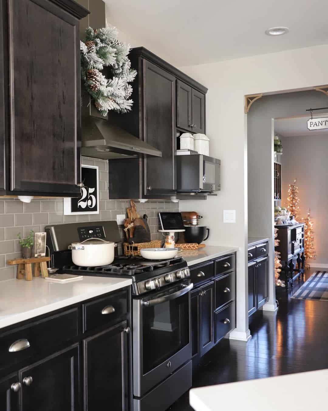 31 Black Kitchen Decor Ideas for A Bold Look