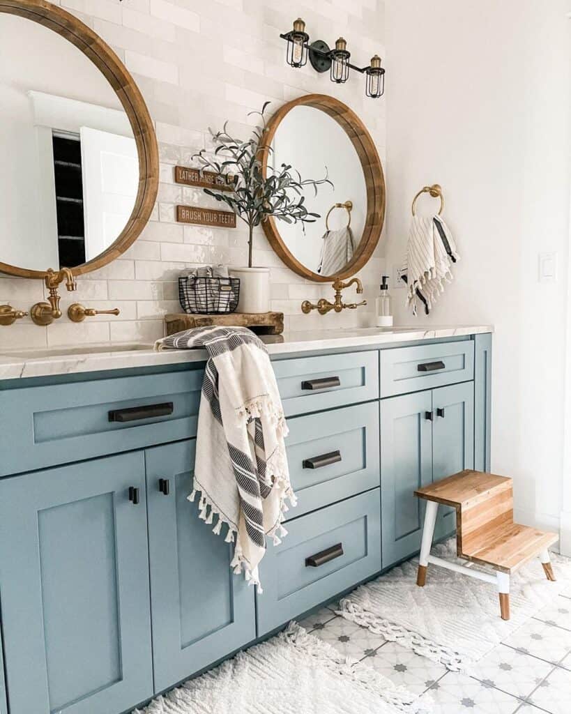 19 Stunning Blue and Gray Bathroom Ideas