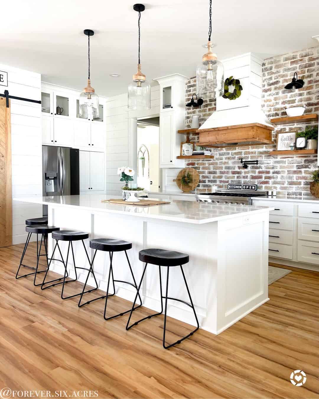 Modern Island Centerpiece Ideas