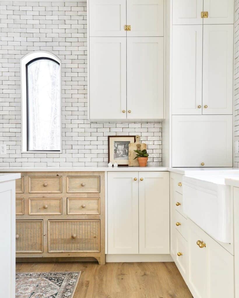 Cabinets for Farmhouse White Kitchens
