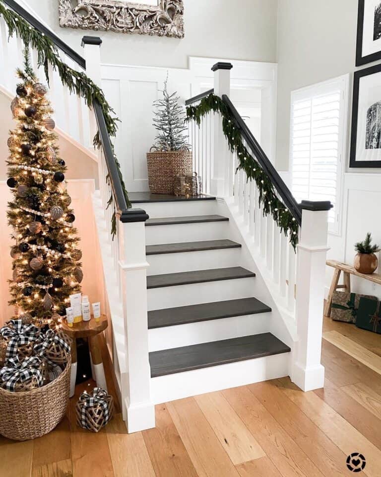 Christmas Décor Ideas for Staircase