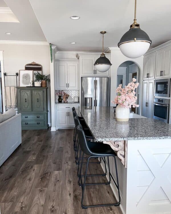 28 Modern Kitchen Island Lighting Ideas for a Radiant Space