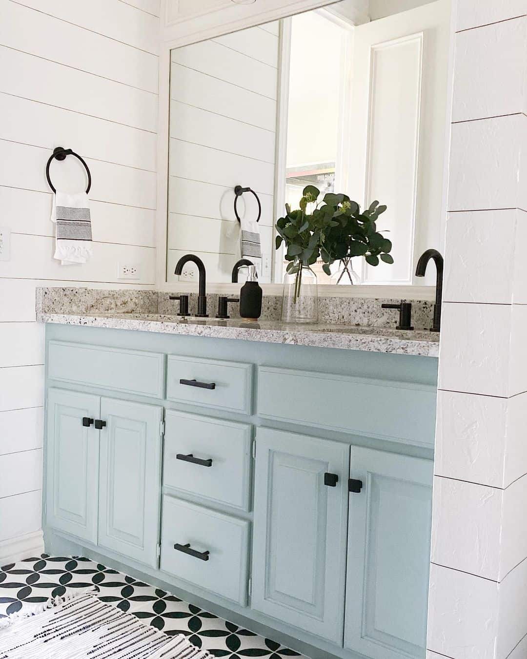 19 Stunning Blue and Gray Bathroom Ideas