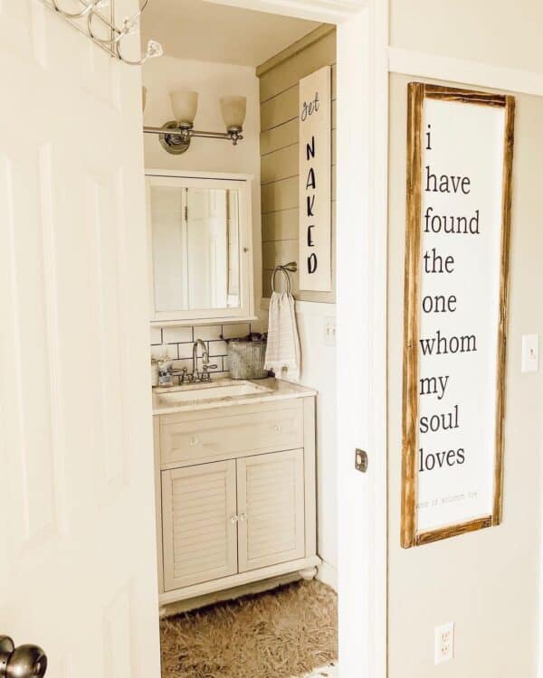 35 Bathroom Decor Signs for an Look