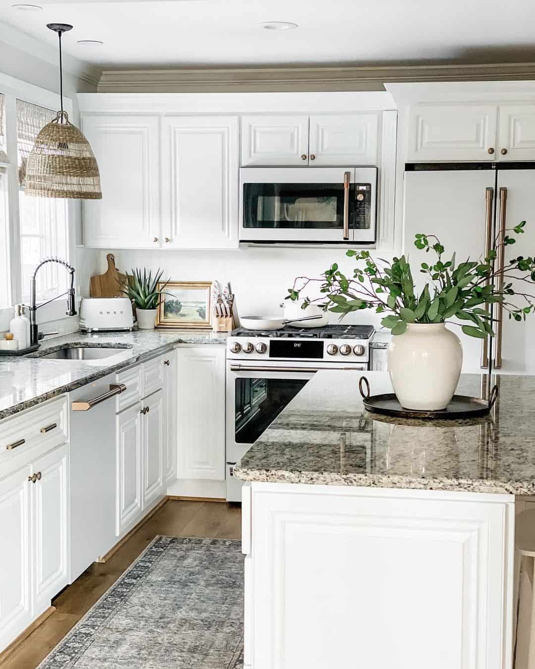 32 Farmhouse White Kitchen You’ll Fall In Love With