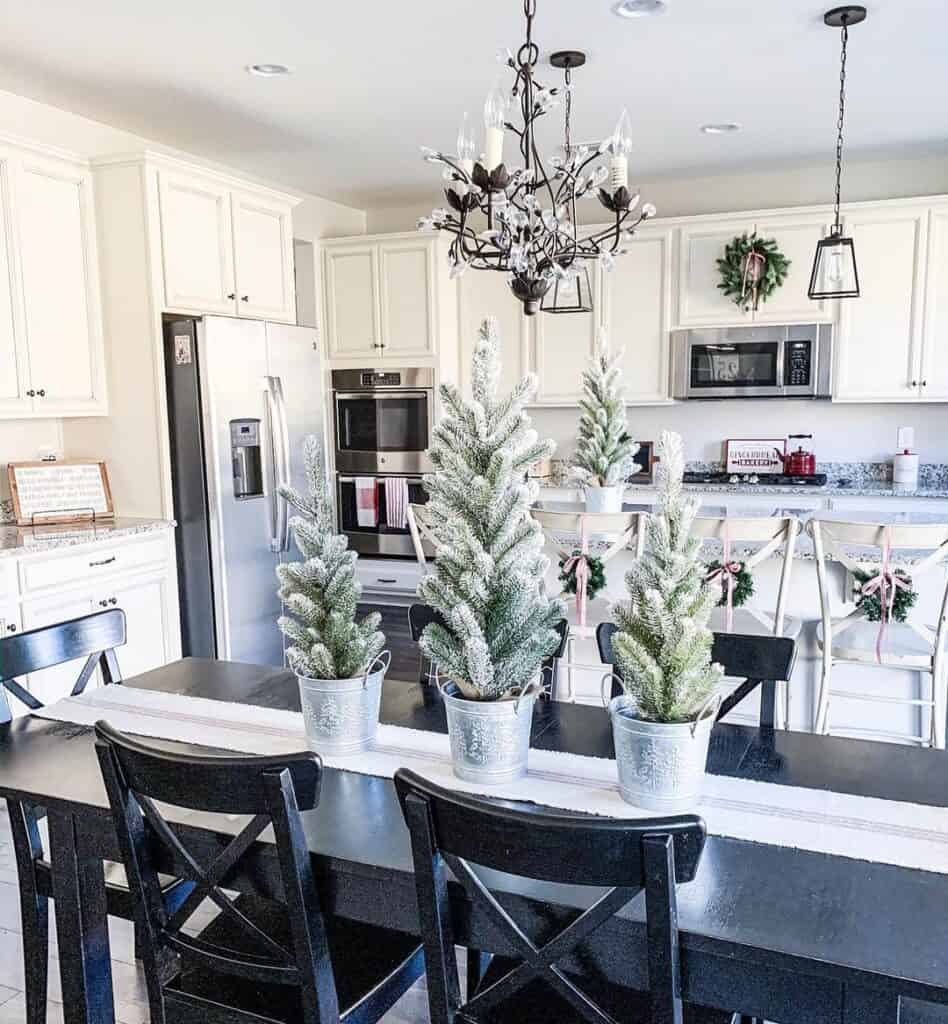 Festive Table Decor in Cream Kitchen