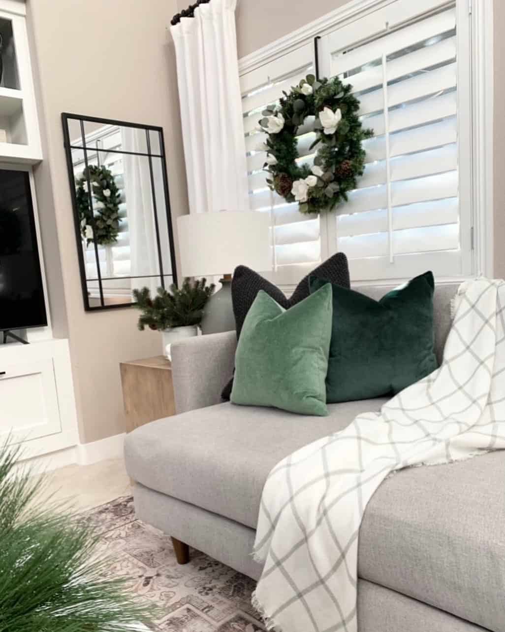 https://www.soulandlane.com/wp-content/uploads/2022/11/Green-Decorative-Pillows-With-Throw-Blanket.jpg