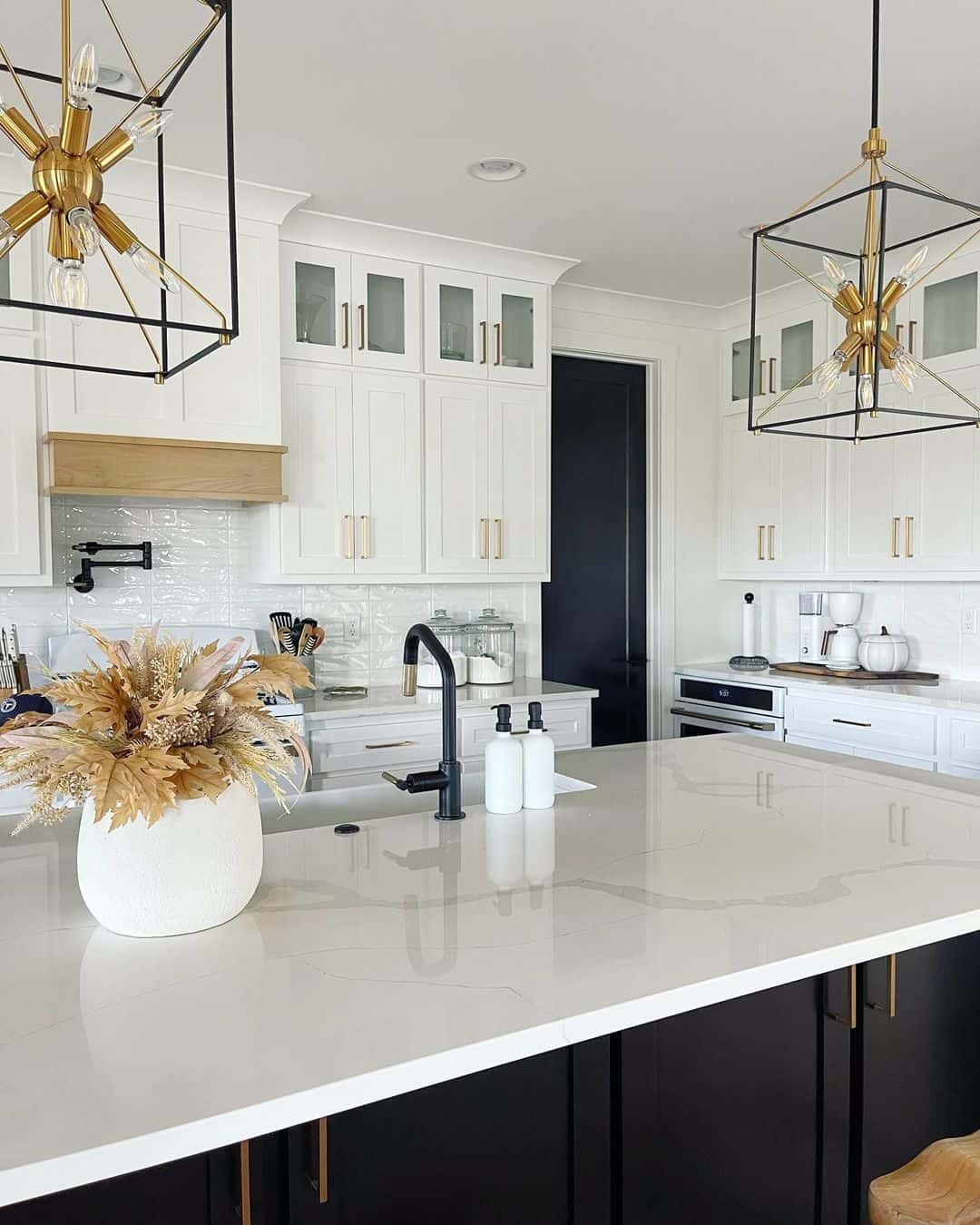 31 Black Kitchen Decor Ideas for A Bold Look