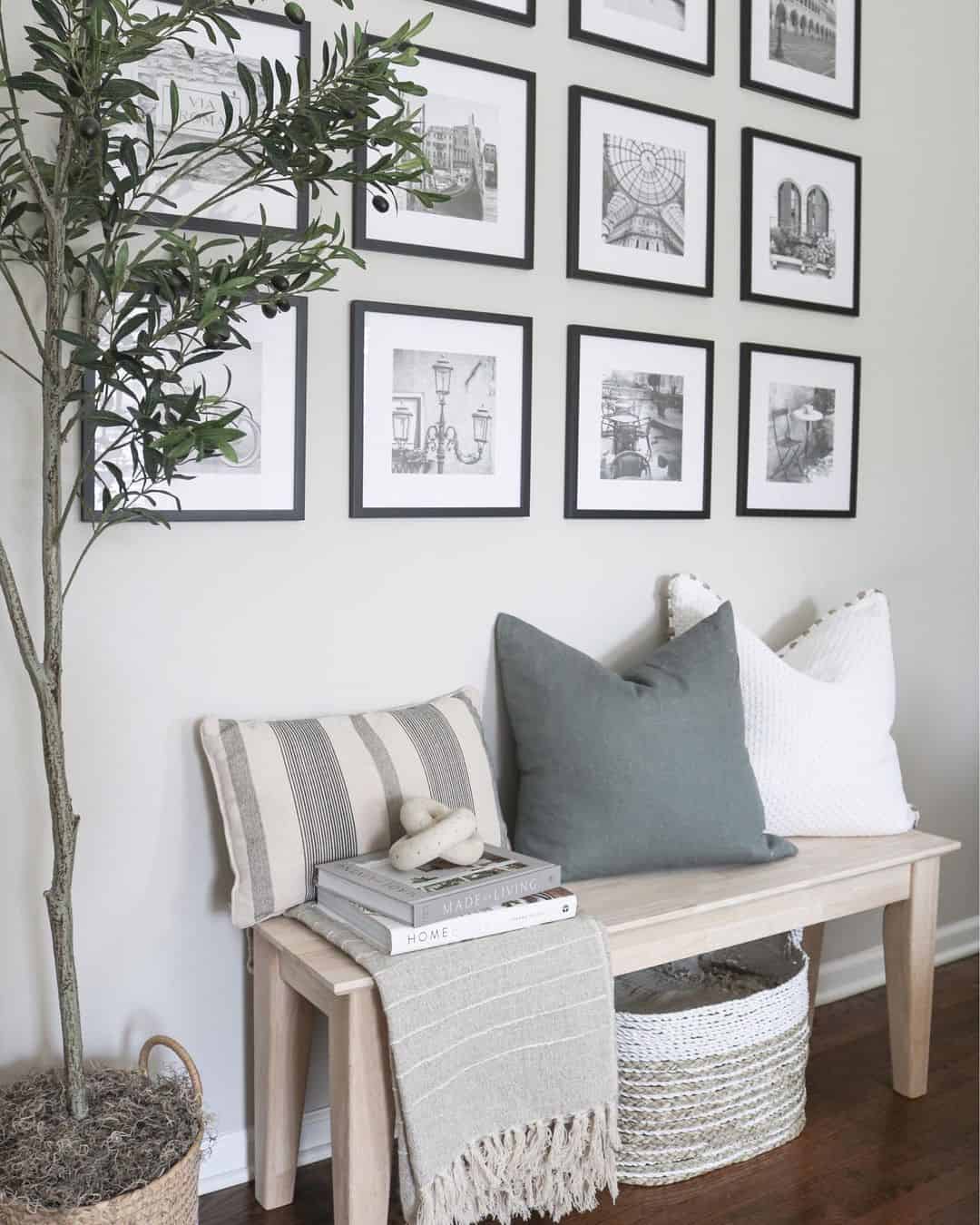 31 reasons why you should incorporate a living room bench