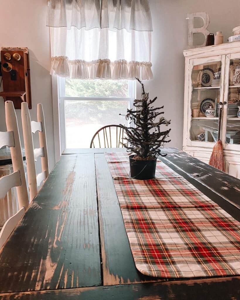 Minimalist Farmhouse Christmas Table