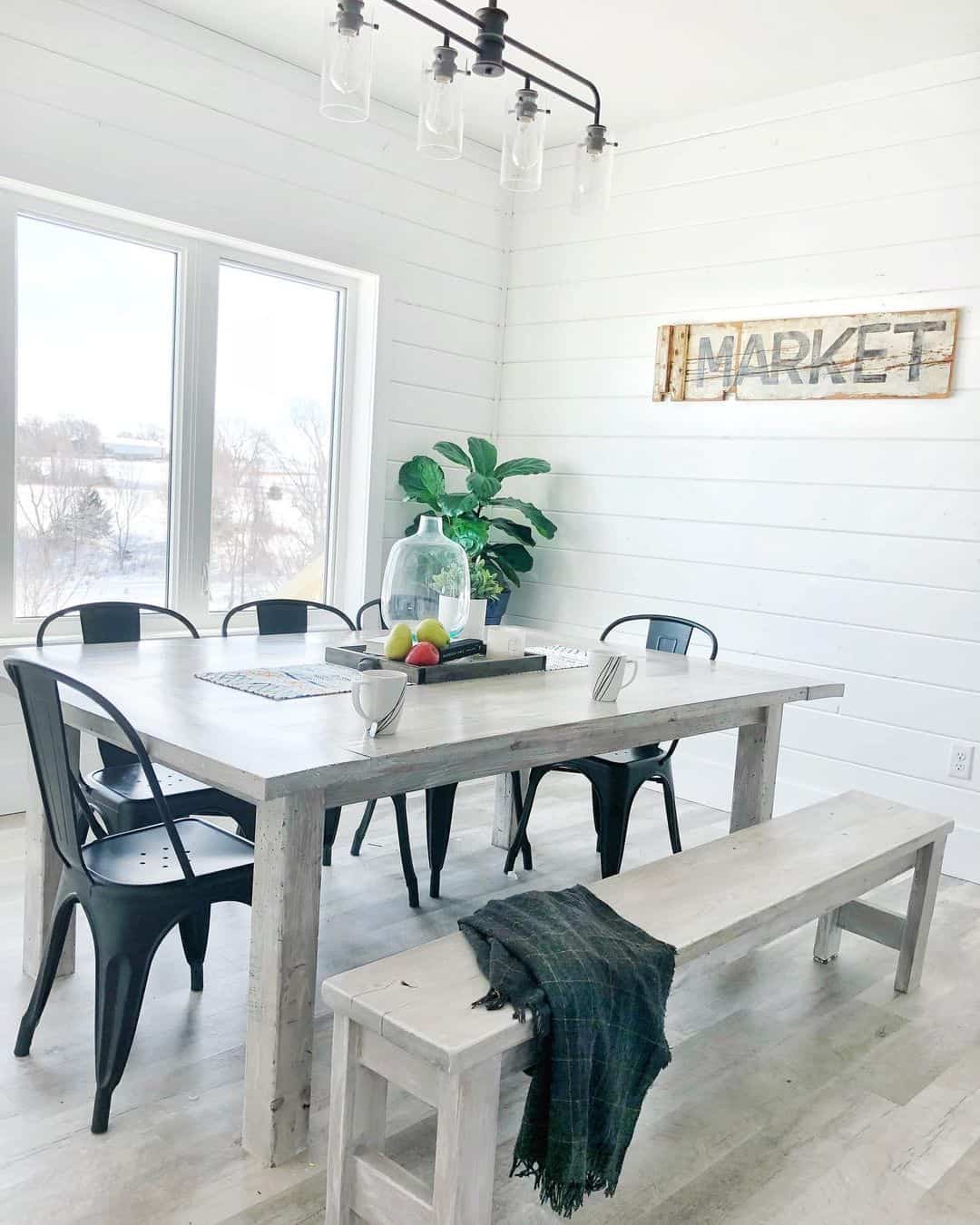 29 Black Dining Chairs for a Beautiful Farmhouse Dining Room
