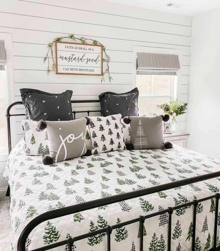 Pine Patterned Christmas Bedding Set