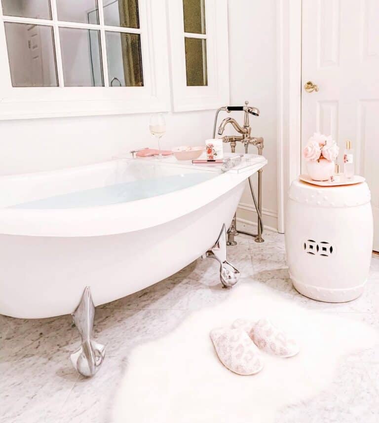 Pink Bathroom Décor Ideas with Freestanding Bathtub