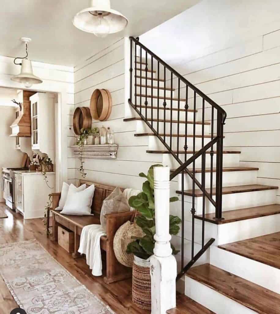 Rustic Farmhouse Style for Entryway
