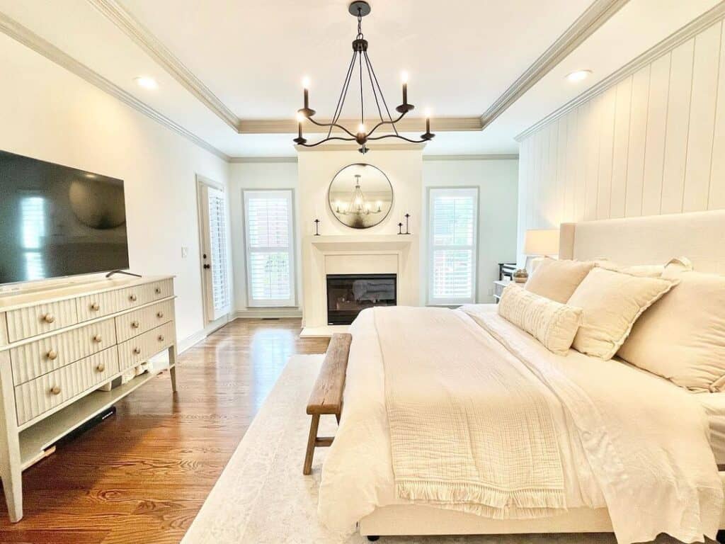 White Bedding with Black Contrasting Accents Soul & Lane