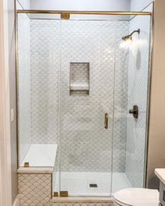 White Scallop Tile Shower with Bench