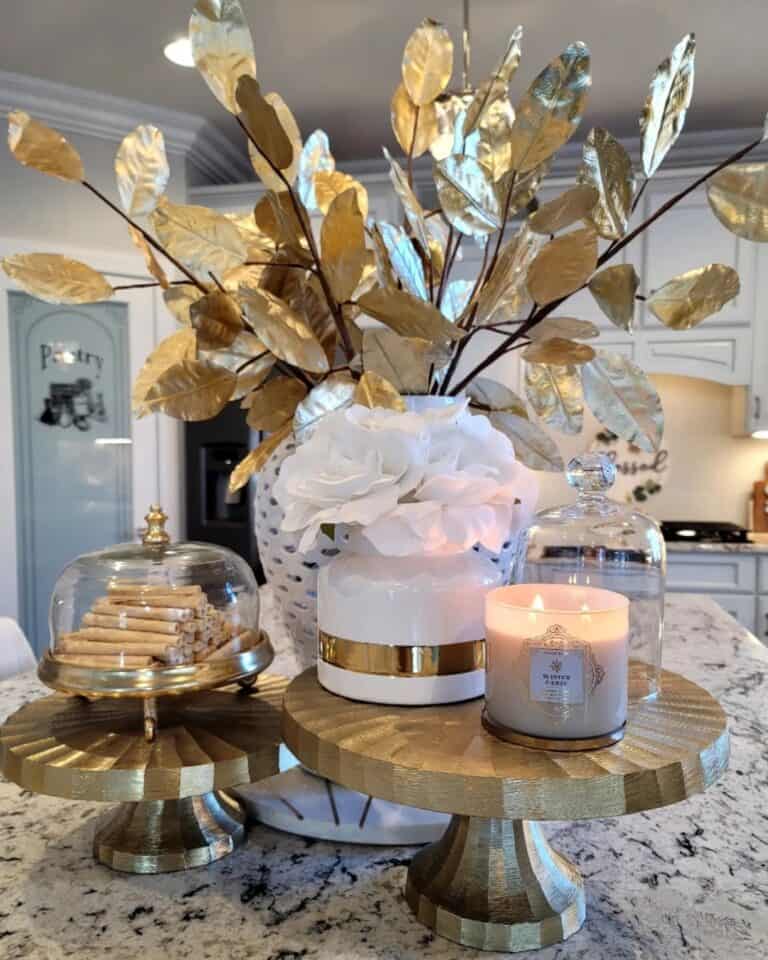 White and Gold Elaborate Table Decor