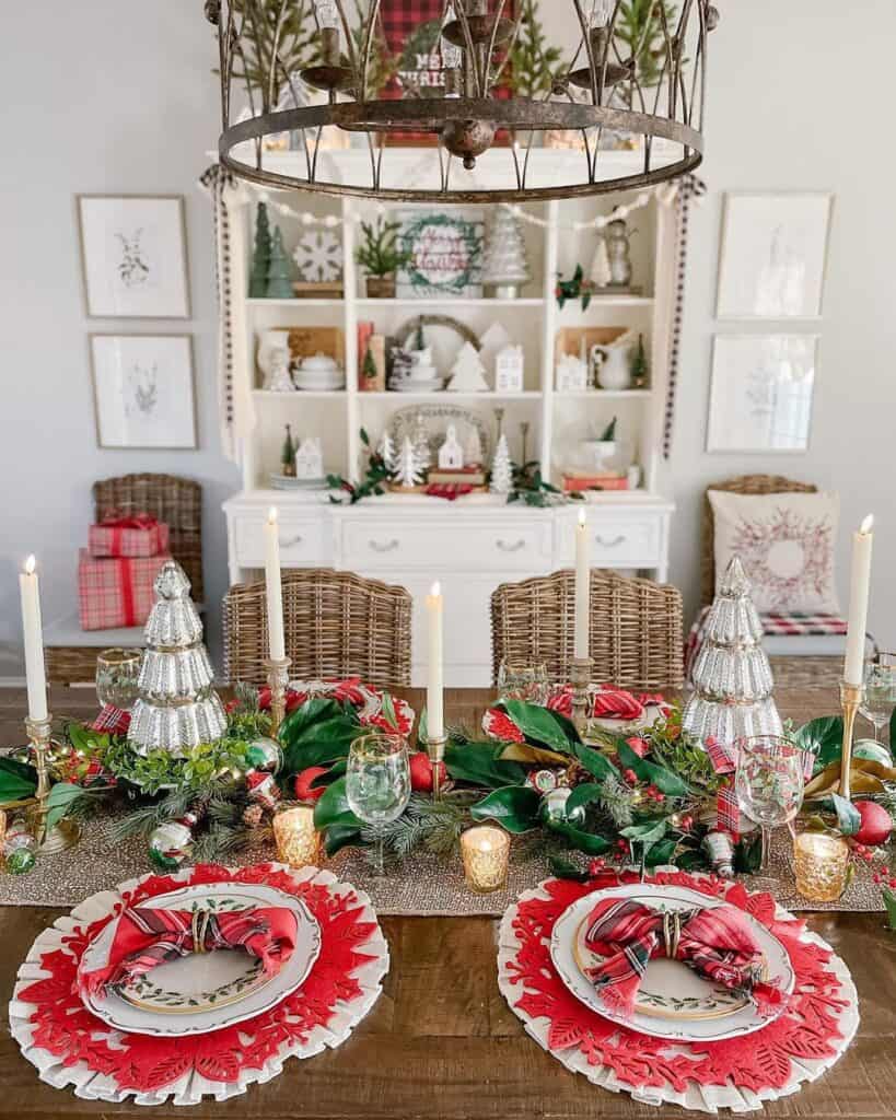 White and Red Placemats with Green Leafy Centerpiece