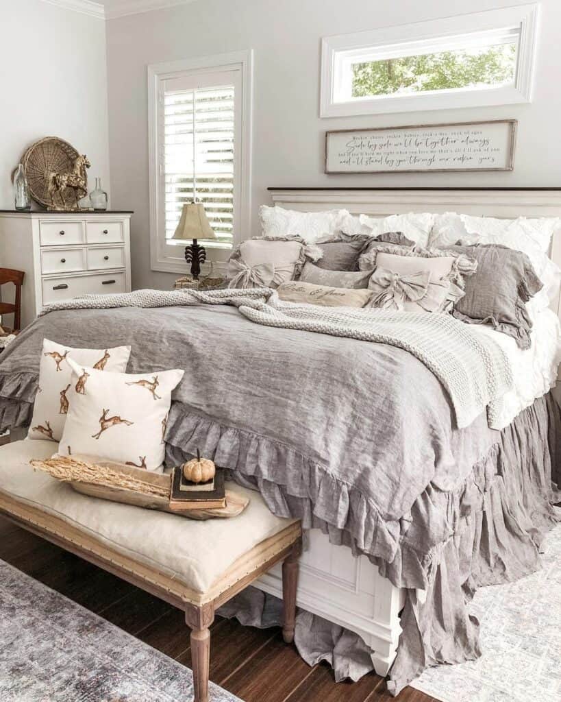 31 Cozy Grey Bedroom Decor Ideas for a Relaxing Room