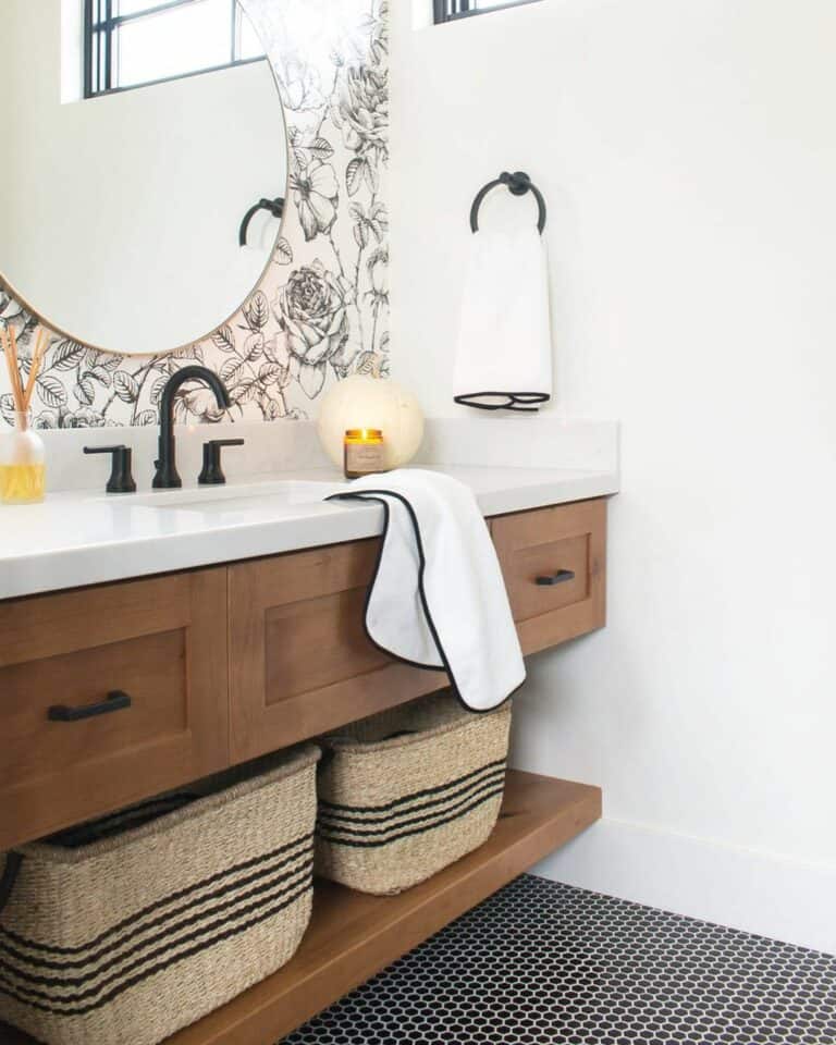 Black and White Modern Small Bathroom Design